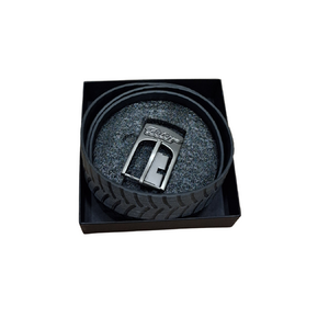 Kožený opasek se stopou